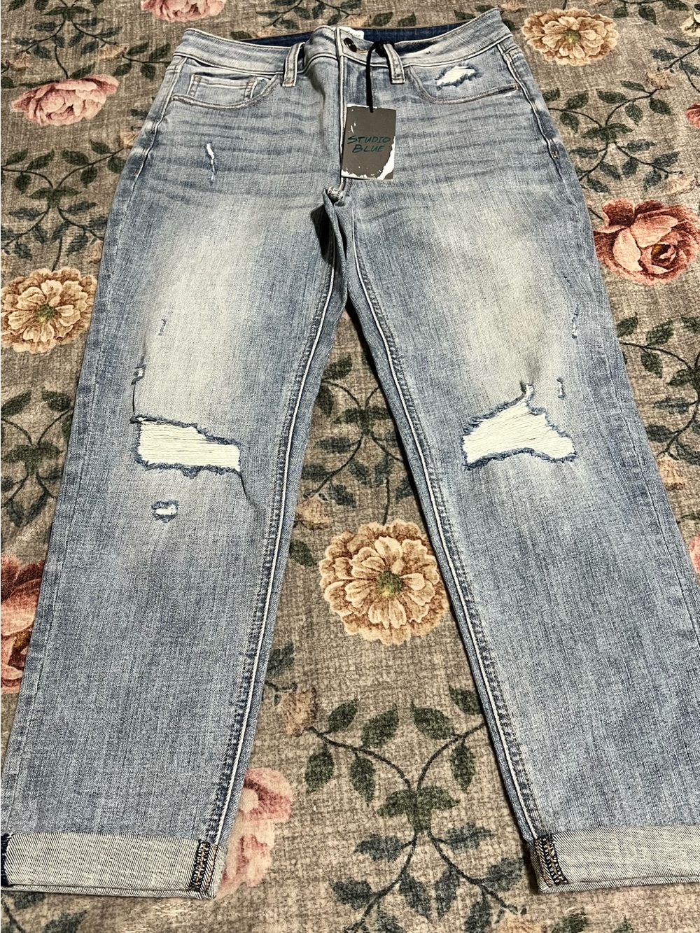 NWT Women’s Studio Blue Boyfriend Overkill Light Washed Jeans - Size 27
